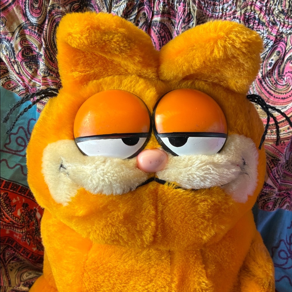 Garfield Plush Stuffed Toy - Bright Orange. 1981 - Picture 3 of 4